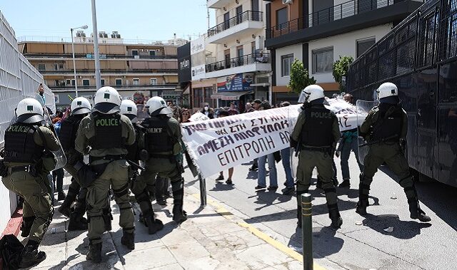 Κολωνός: Απρόκλητη επίθεση της αστυνομίας σε πορεία για την 12χρονη