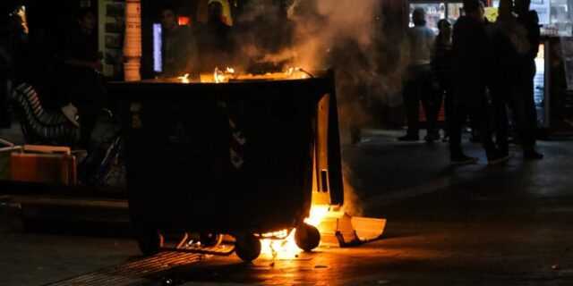 Αγρίνιο: Ανήλικοι έβαλαν φωτιά σε 36 κάδους