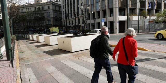 Μεγάλος Περίπατος: Η Πανεπιστημίου δεν έχει πια φοίνικες, μόνο ζαρντινιέρες – Δείτε φωτογραφίες