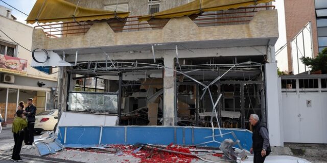 Νέο Ηράκλειο: Κρατήρας 15 εκατοστών άνοιξε από την έκρηξη στην καφετέρια – Τι λέει η ιδιοκτήτρια