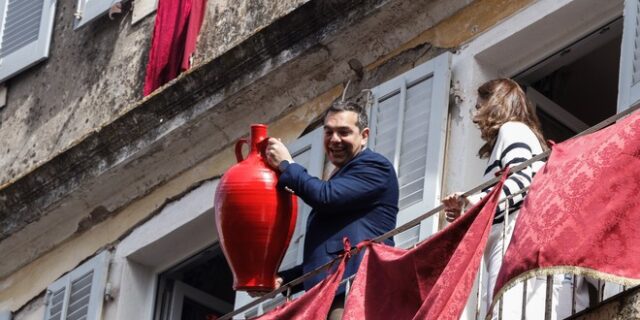 Αλέξης Τσίπρας: Πέταξε “μπότη” στην Κέρκυρα