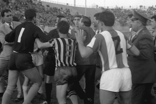 Το Κύπελλο Πάσχα μια ποδοσφαιρική ιστορία εξουσίας και ενίοτε αρκετού ξύλου