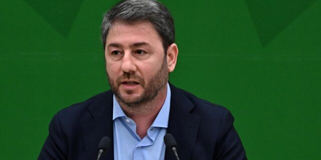 Ανδρουλάκης: Οι γνωστοί μιντιάρχες θέλουν να πείσουν τον λαό ότι το δίλημμα είναι “Μητσοτάκης ή χάος”