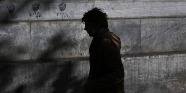 Ανεργία: Παραμένει στα ύψη το ποσοστό για νέους και γυναίκες