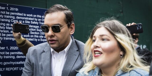 ΗΠΑ: Γιούχαραν τον Τζορτζ Σάντος στη συγκέντρωση υπέρ του Τραμπ