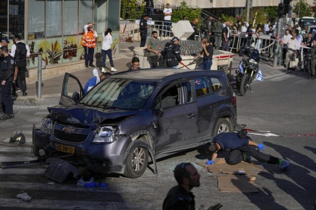 Ισραήλ: Αυτοκίνητο έπεσε πάνω σε πλήθος με τρεις τραυματίες – Σκληρές εικόνες