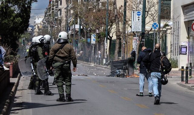 Νέα επεισόδια στην ΑΣΟΕΕ – Συγκρούσεις και οδοφράγματα στην Πατησίων