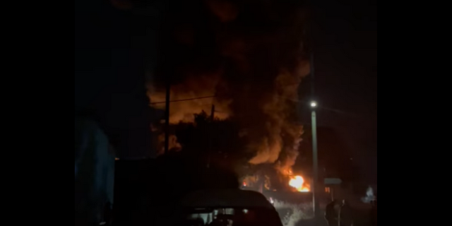 Φωτιά σε εξωτερικό χώρο εργοστασίου στον Ασπρόπυργο