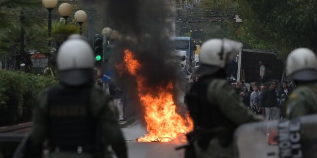 Επεισόδια έξω από την ΑΣΟΕΕ – Κλειστή η Πατησίων