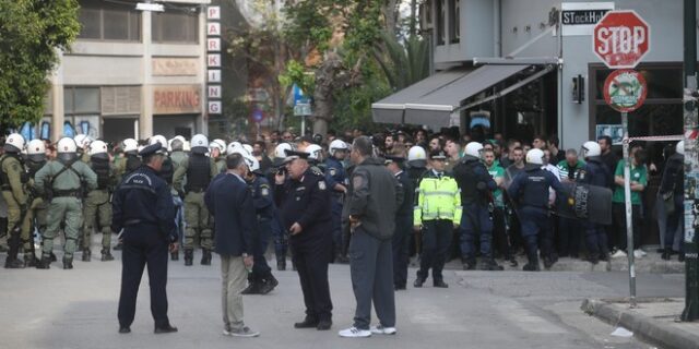 Παναθηναϊκός – ΑΕΚ: Ένταση και δακρυγόνα έξω από τη Λεωφόρο – Ένας τραυματίας