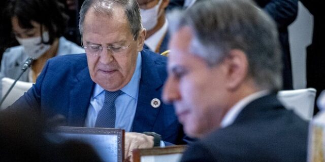 Επικοινωνία Μπλίνκεν – Λαβρόφ: Στο επίκεντρο η απελευθέρωση του δημοσιογράφου της WSJ