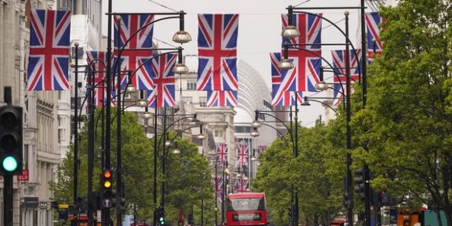 Στέψη Καρόλου: Ποιοι θα παραστούν στην τελετή – Η λίστα των καλεσμένων