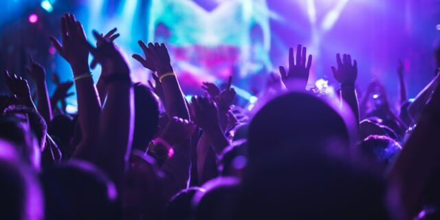 Κρήτη: Παραδόθηκαν ο γνωστός ράπερ και ο συνεργάτης του που κατηγορούνται για ομαδικό βιασμό