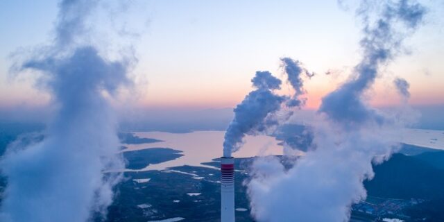 Green Tank: Πτωτική η πορεία των εκπομπών CO2 στην ηλεκτροπαραγωγή λόγω ΑΠΕ
