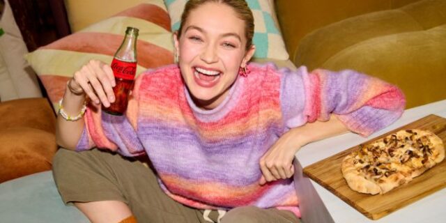 Η Συνταγή της Μαγείας: η Coca-Cola αποκαλύπτει τα 3 μαγικά υλικά που μας φέρνουν κοντά με τα αγαπημένα μας πρόσωπα, γύρω από ένα τραπέζι!