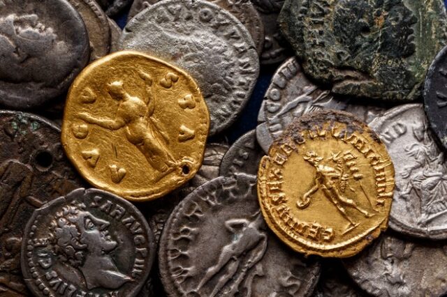 Θεσσαλονίκη: Συνελήφθη αρχαιοκάπηλος – Επιχείρησε να στείλει αρχαία νομίσματα κρυμμένα σε ελαιόλαδο