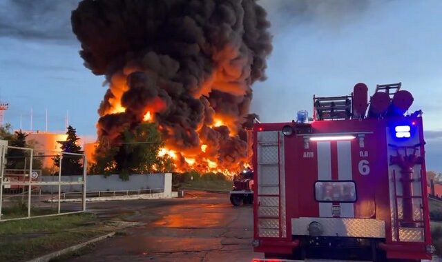 Κριμαία: Στις φλόγες δεξαμενή καυσίμων μετά από επίθεση με drone