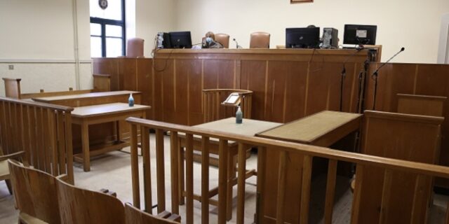 Σοκ στον Βόλο: Πατέρας χτύπησε τον 11χρονο γιο του με κοντάρι και έκανε μήνυση στη γυναίκα που τον κατήγγειλε