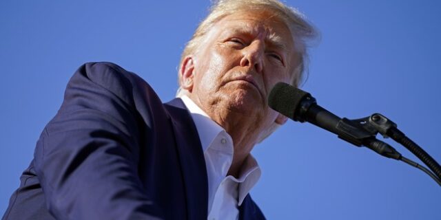 Στη Νέα Υόρκη ο Ντόναλντ Τραμπ – Αντίστροφη μέτρηση για την παράδοσή του