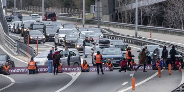 Ελβετία: Ακτιβιστές κατά της κλιματικής αλλαγής “κόλλησαν” στο οδόστρωμα