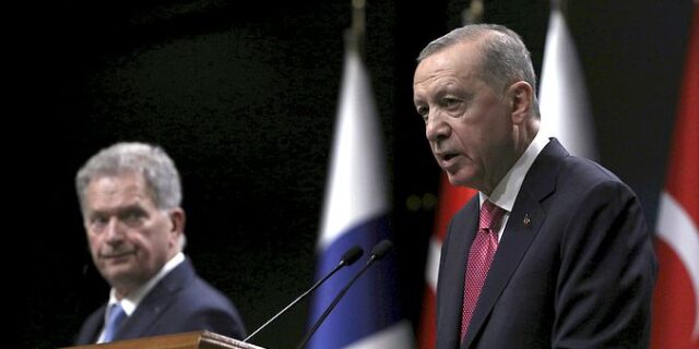 Τουρκία: Ο Ερντογάν βράβευσε τον πρέσβη της Ελλάδας και την ΕΜΑΚ-ΕΚΑΒ