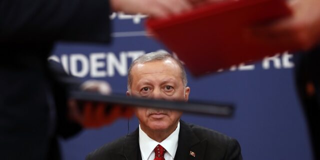 Εκλογές στην Τουρκία: Ανησυχία για πολιτικό πραξικόπημα – “Παλεύει” μέχρι τέλους ο Ερντογάν