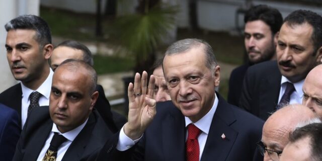 Ερντογάν: Προσευχήθηκε στην Αγία Σοφία και προσέφερε γλυκά