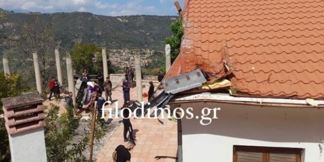 Αίγιο: Αγωνιστικό αυτοκίνητο κατέληξε στην αυλή σπιτιού – Δύο τραυματίες