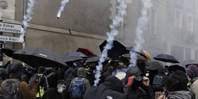 Γαλλία: Νέος ξεσηκωμός για το συνταξιοδοτικό – Επεισόδια και συλλήψεις
