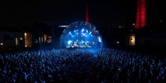 Vassilikos «The Grand Duet»:  Η συναυλία-πάρτι για τα «10 χρόνια ΒΜΦ» από τον Δήμο Αθηναίων