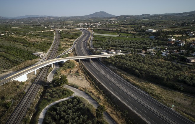 Αίγιο: Αίσιο τέλος για την γυναίκα που απειλούσε να πηδήξει από γέφυρα