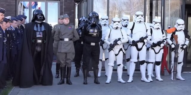 Γερμανία: Το επικοινωνιακό φάουλ με τον Darth Vader στα εγκαίνια του προγράμματος διαστημικής άμυνας