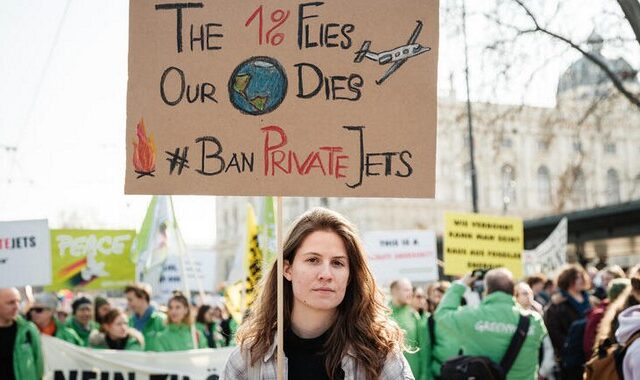 Greenpeace: Ο αριθμός πτήσεων με ιδιωτικά τζετ στην Ευρώπη σπάει ρεκόρ, ενώ η ήπειρος αντιμετωπίζει σοβαρά προβλήματα ξηρασίας