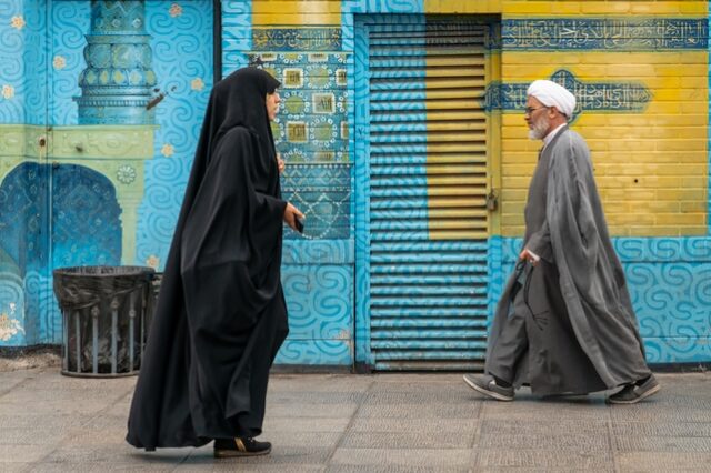 Οι ιρανικές Αρχές εγκαθιστούν κάμερες για να εντοπίζουν τις γυναίκες που δεν φοράνε χιτζάμπ