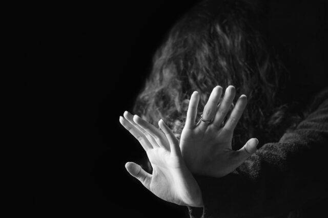 Να τελειώνουμε με τα στερεότυπα για τον βιασμό