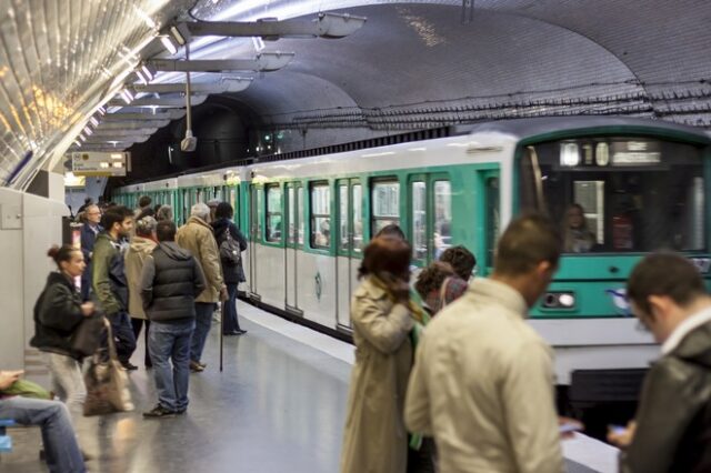 Γαλλία: Γυναίκα παρασύρθηκε από το μετρό, είχε πιαστεί το παλτό της στις πόρτες