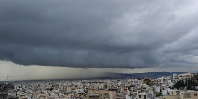 Καιρός: Αστάθεια με τοπικές βροχές την Παρασκευή
