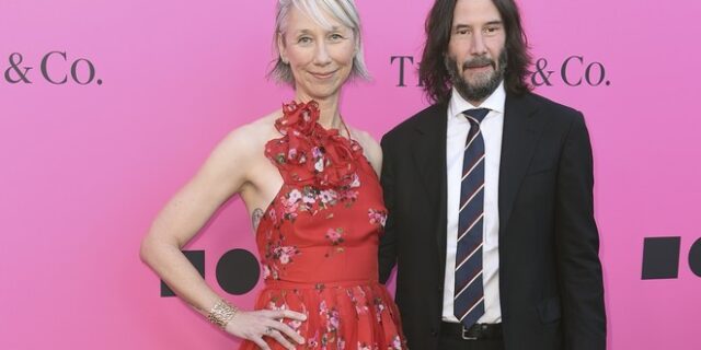 Keanu Reeves – Alexandra Grant: Το τρυφερό φιλί τους στο κόκκινο χαλί