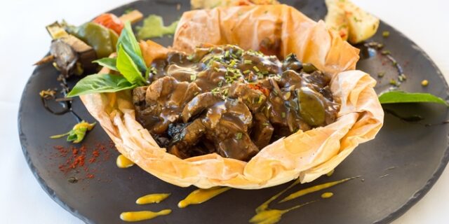 Πάσχα χωρίς σούβλα: Ζουμερό και τρυφερό αρνί κλέφτικο