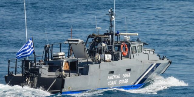 Επιχείρηση του Λιμενικού στη Μύκονο-Ανετράπη σκάφος με μετανάστες