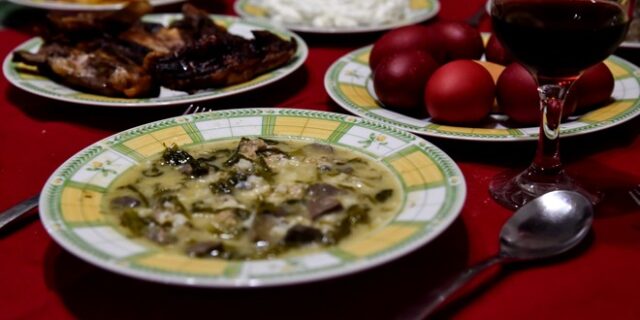 Πάσχα 2023: Η καλύτερη συνταγή για μαγειρίτσα – Πώς θα την φτιάξετε