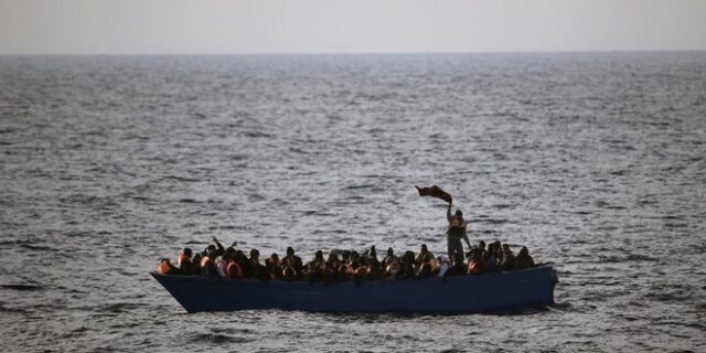 Μεσσηνιακός κόλπος: Εντοπίστηκαν ακόμα 33 μετανάστες – Ανάμεσά τους ετοιμόγεννη γυναίκα