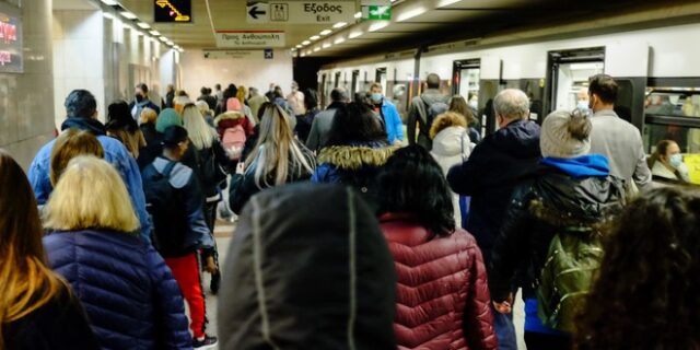 Συνελήφθησαν 15χρονος και 22χρονος για ληστείες σε σταθμούς του Μετρό