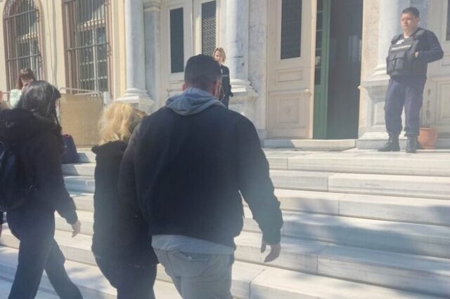 Τη Δευτέρα απολογείται η 48χρονη για την απόπειρα ανθρωποκτονίας – Τι δήλωσε ο δικηγόρος της