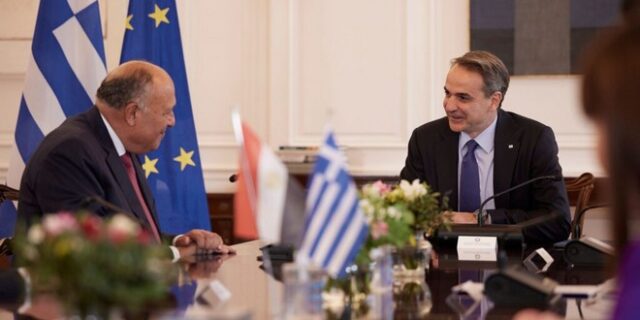 Συνάντηση Μητσοτάκη – Σούκρι: Στο επίκεντρο η ηλεκτρική διασύνδεση Ελλάδας – Αιγύπτου