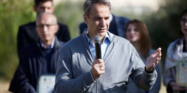Μητσοτάκης: Ο Βαρουφάκης θα σας πάρει τα ευρώ και θα τα αντικαταστήσει με “Δήμητρες”