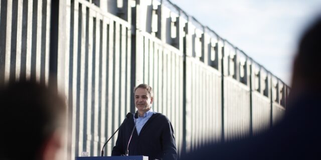 Μητσοτάκης: “Χωρίς το φράχτη κινδυνεύουμε να γίνουμε αντικείμενο γεωπολιτικών πιέσεων”
