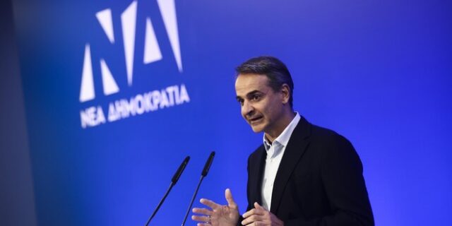 Τα απανωτά λάθη στο μήνυμα Μητσοτάκη για τα 56 χρόνια από το πραξικόπημα