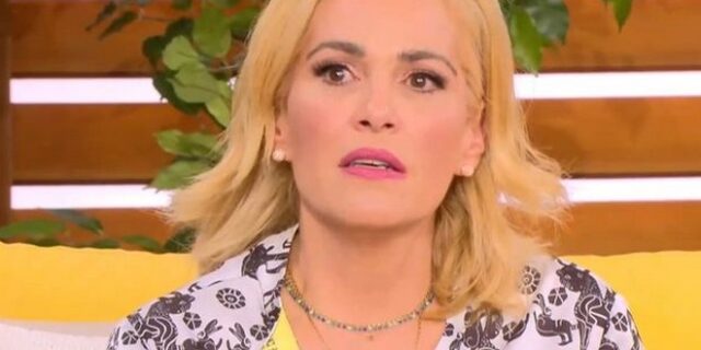 Τζένη Μπότση: Η θηλυκότητα, το sex symbol και η ενόχλησή της για τη λέξη “μανούλα”