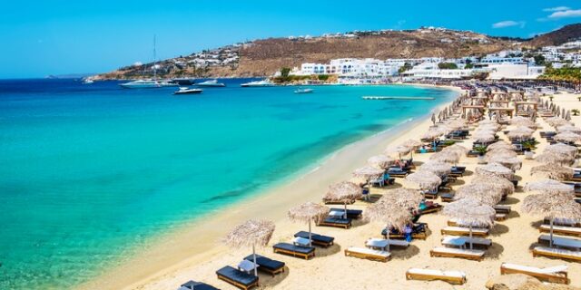 Μύκονος: Τέσσερις συλλήψεις στο Paradise Beach για οικοδομικές παραβάσεις